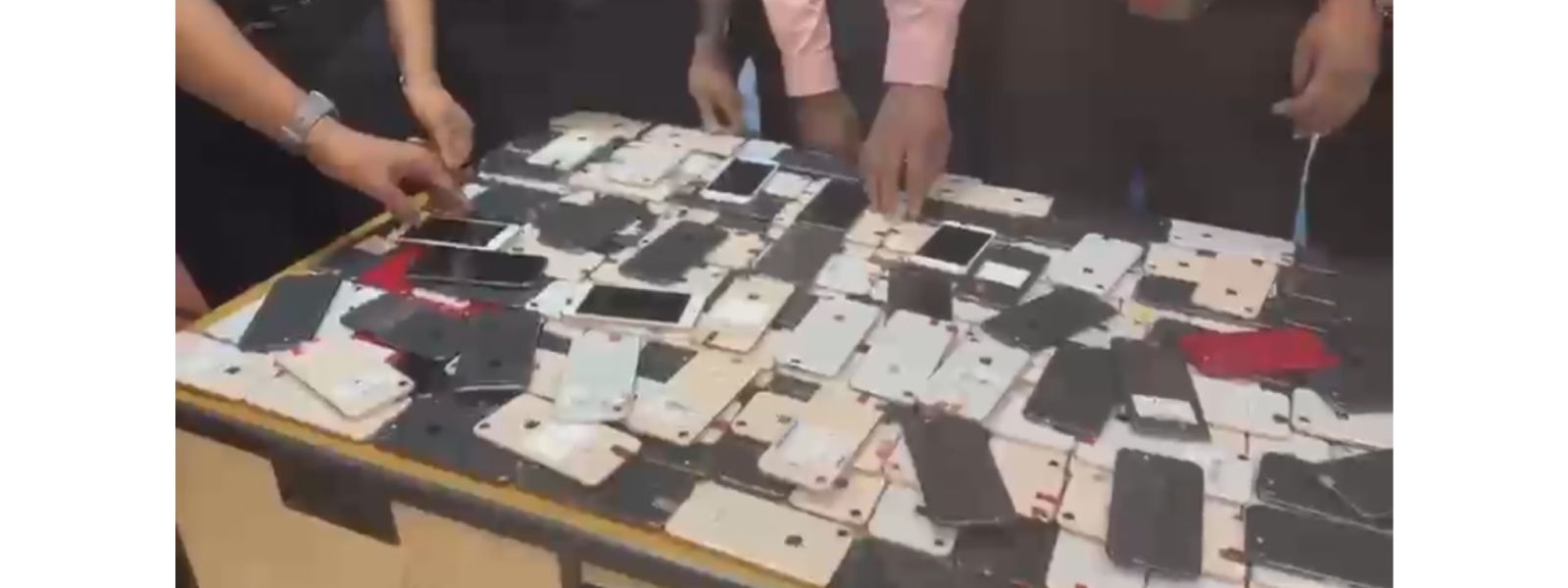 தொலைத்தொடர்பு உபகரணங்களுடன் கைதான சீனர்கள்